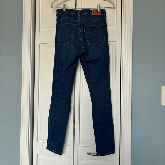 Levi’s Slimming Skinny Jeans - Picture 2 of 3